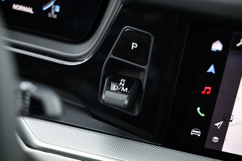 2025 Porsche Cayenne photo 38