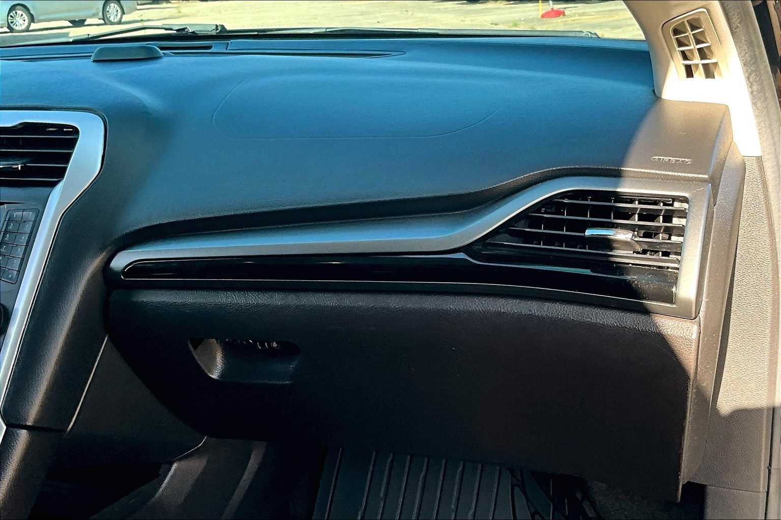 2016 Ford Fusion SE photo 14