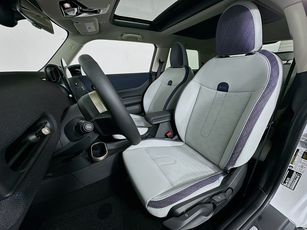 2025 Mini Cooper Hardtop 2 Door Signature photo 11