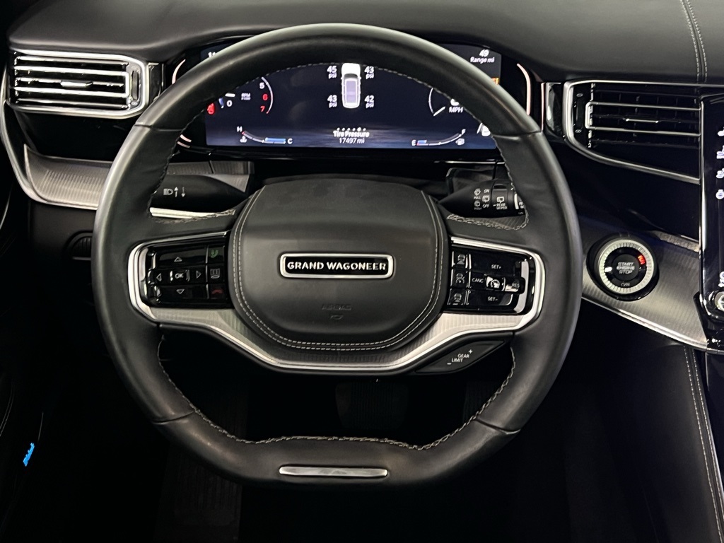 2023 Jeep Grand Wagoneer II photo 13
