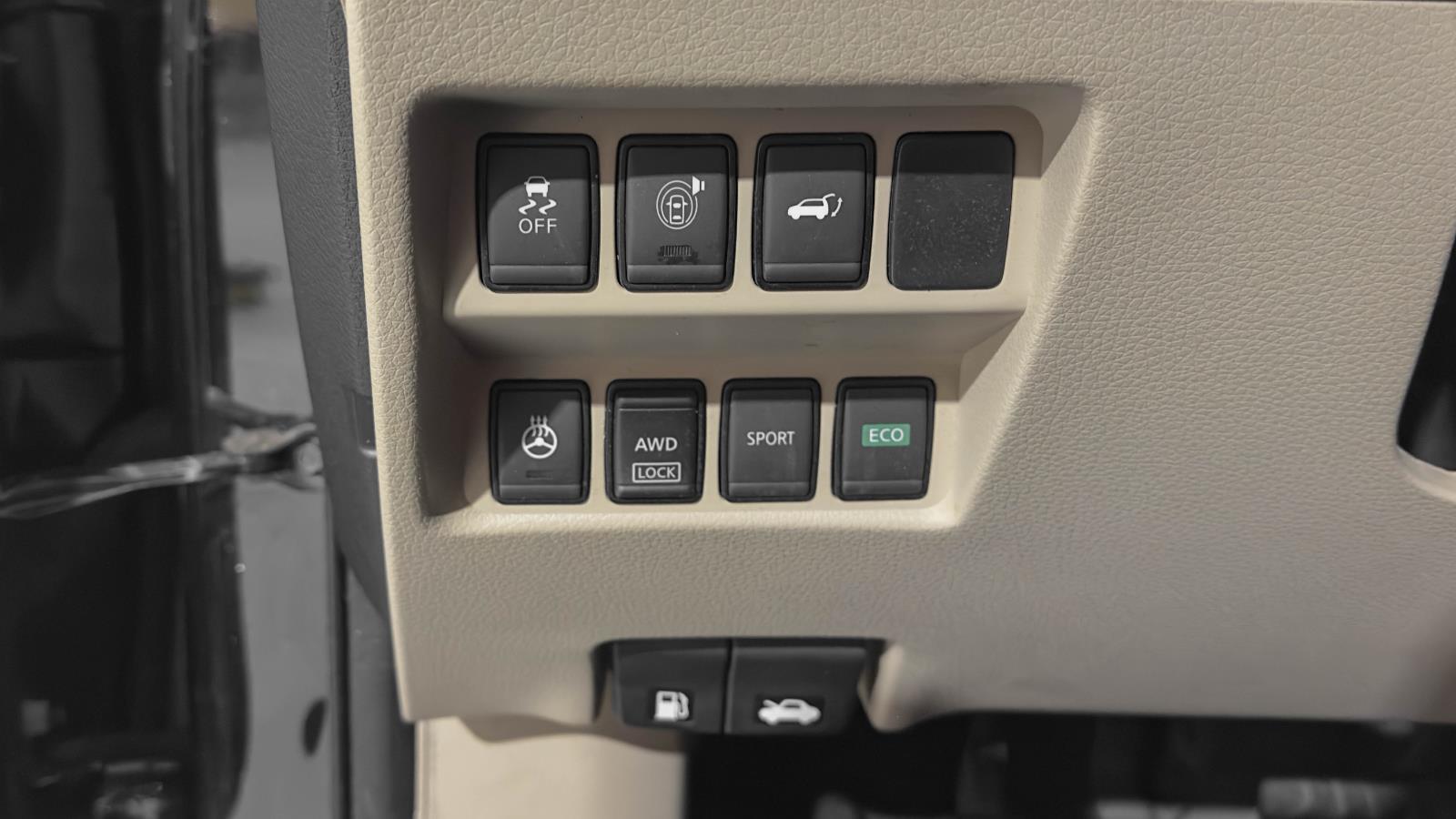 2017 Nissan Rogue SV photo 3