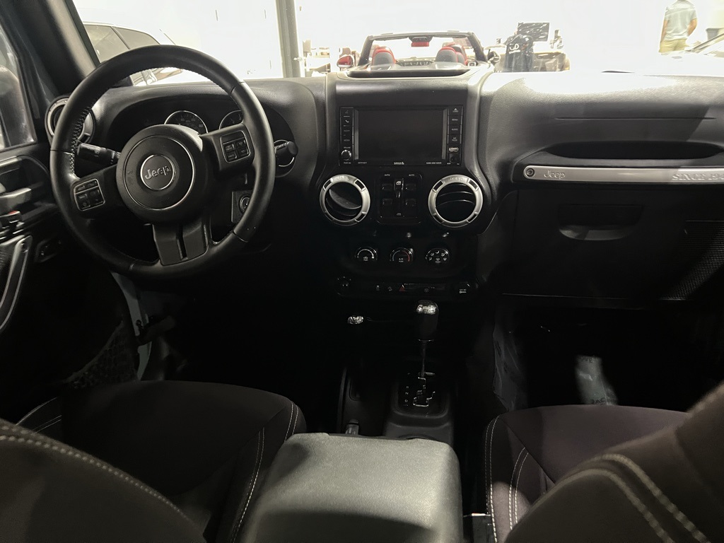 2014 Jeep Wrangler Unlimited Sahara photo 13
