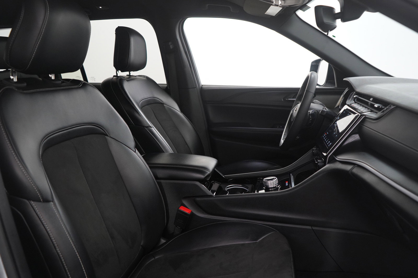 2023 Jeep Grand Cherokee Altitude photo 7