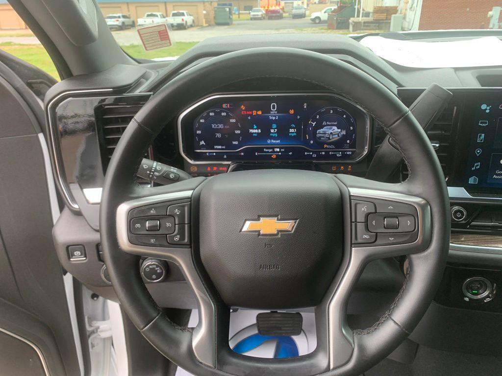 2024 Chevrolet Silverado 1500 LT photo 14