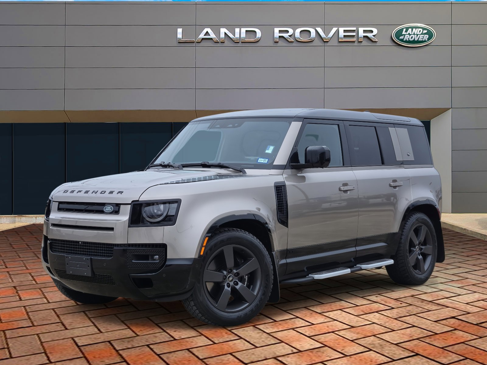 2023 Land Rover Defender V8's photo