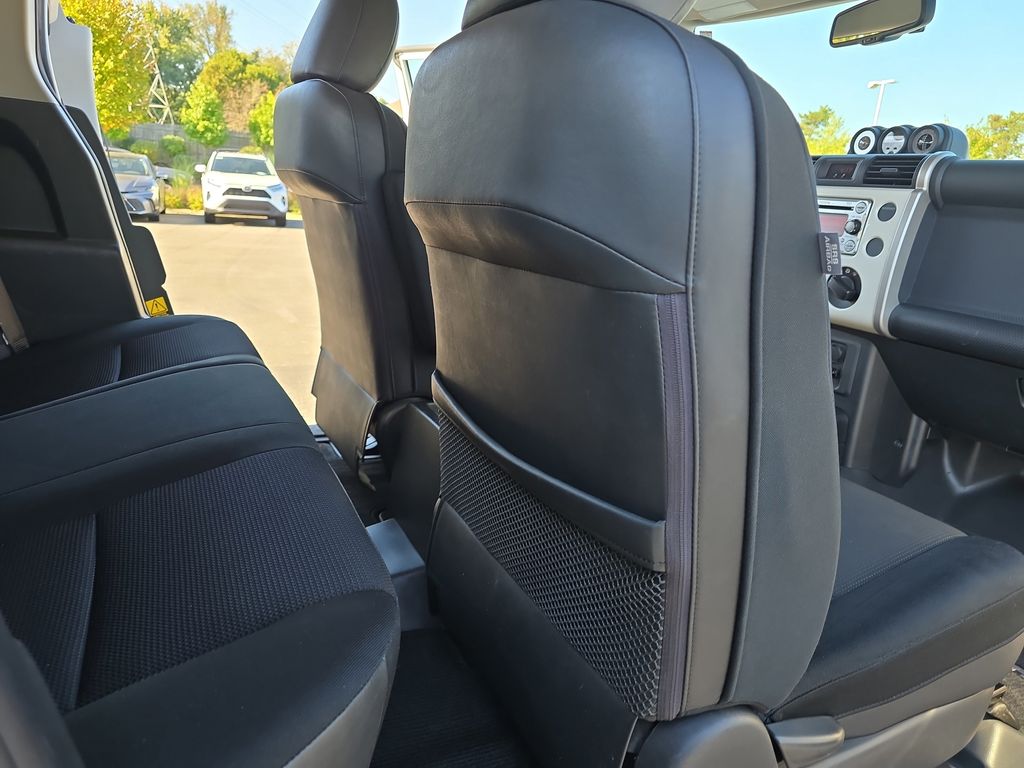 2013 Toyota FJ Cruiser Base photo 11