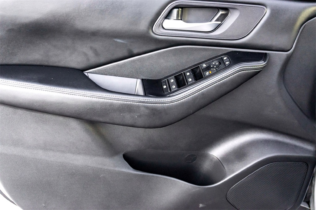 2024 Nissan Rogue SV photo 9