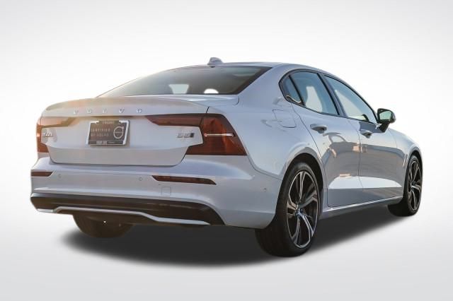 2024 Volvo S60 B5 Plus photo 3