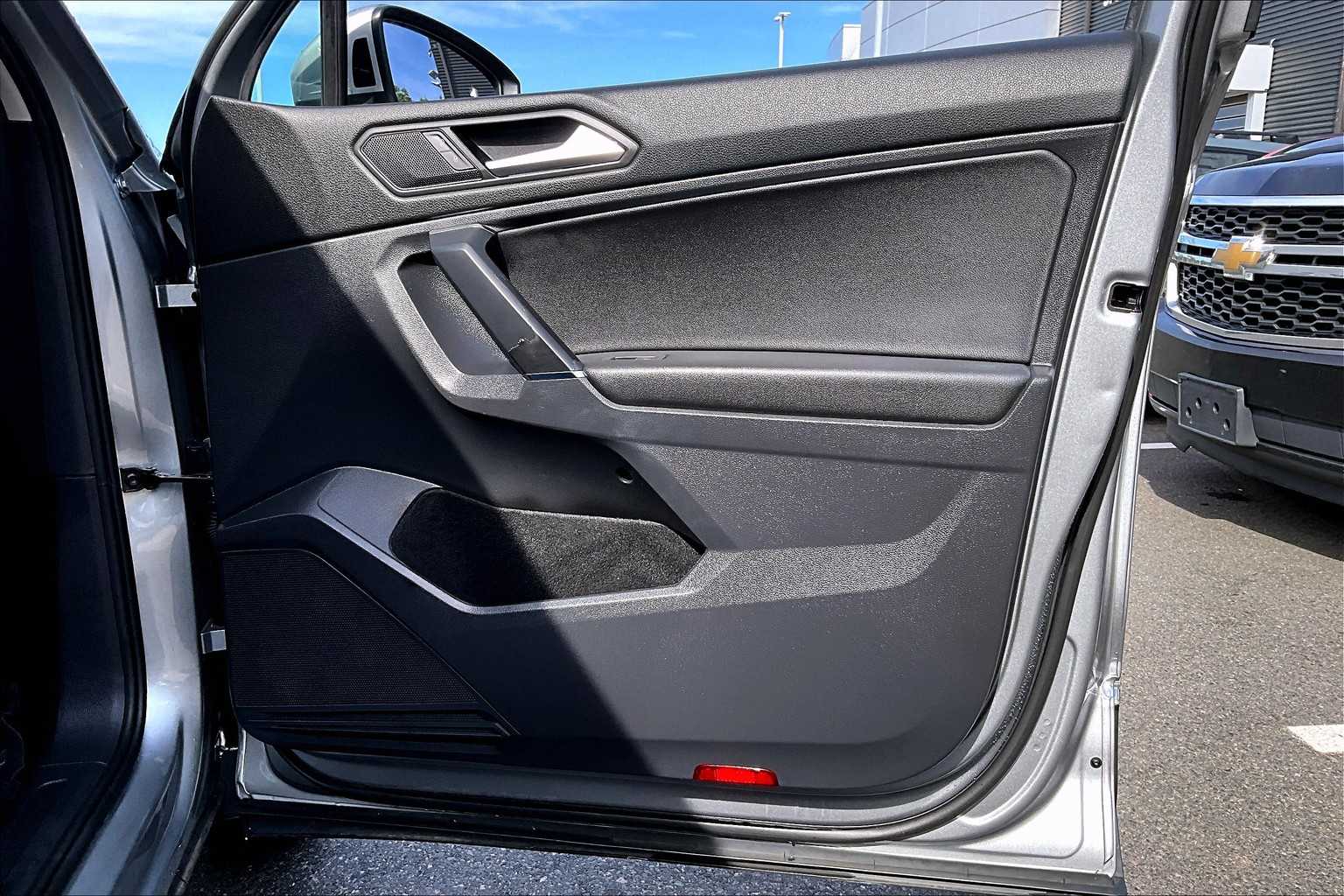 2020 Volkswagen Tiguan SE photo 21