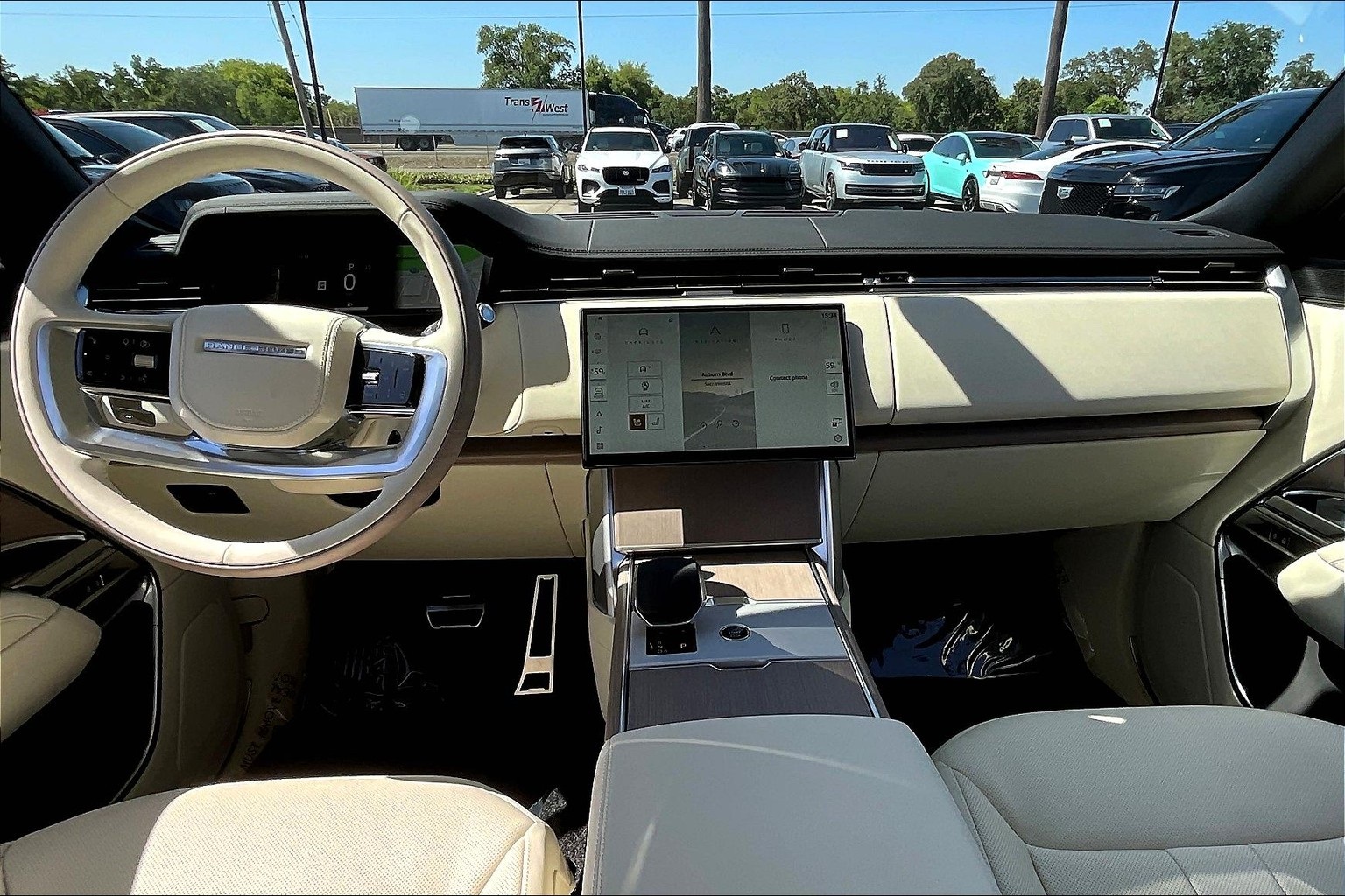 2025 Land Rover Range Rover SE photo 7