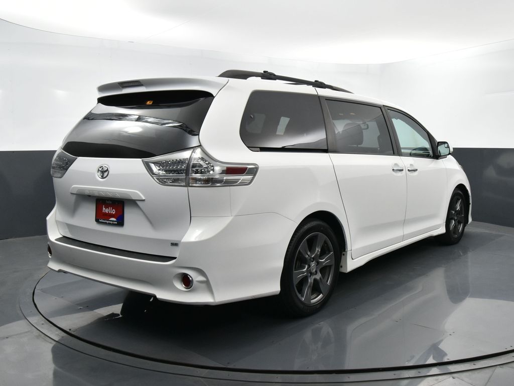 2017 Toyota Sienna SE photo 25