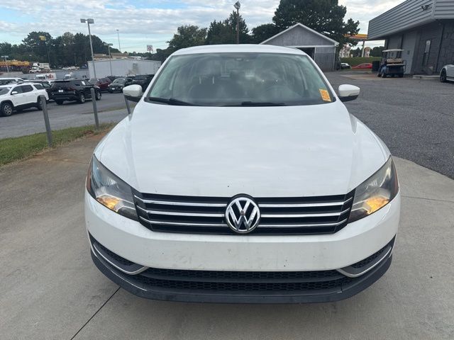 2013 Volkswagen Passat SE photo 2