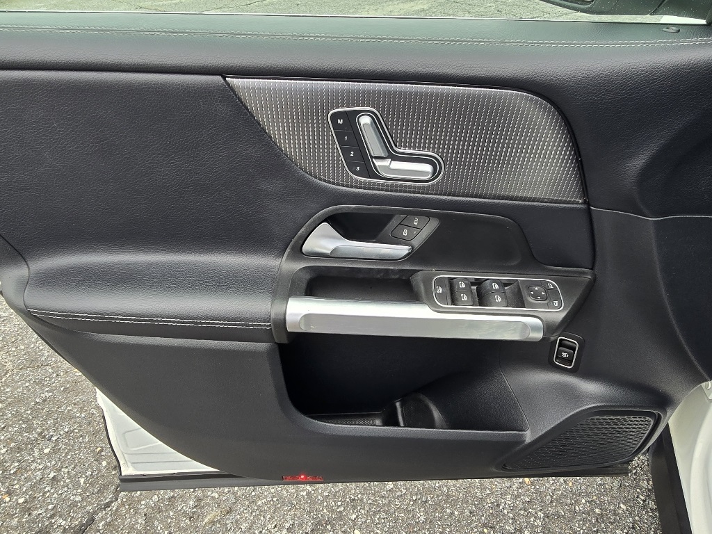 2021 Mercedes Benz GLB 250 photo 8