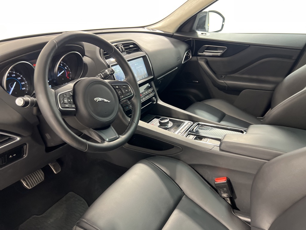 2019 Jaguar F-PACE Premium photo 9