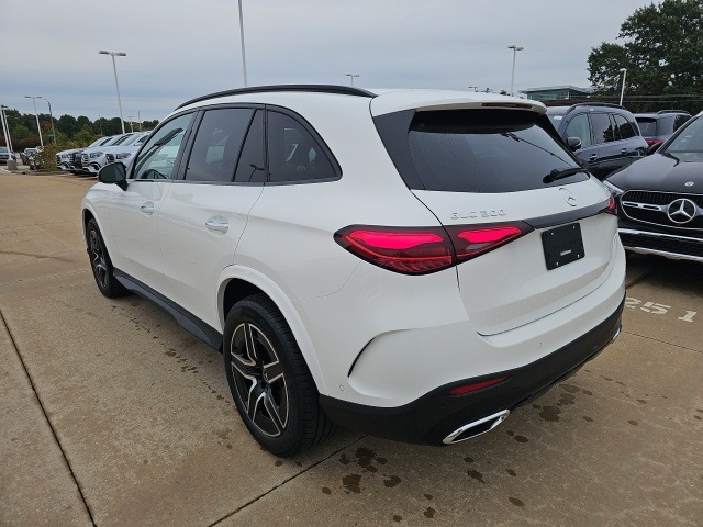 2026 Mercedes Benz GLC 300 4MATIC photo 3