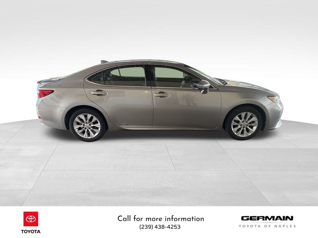 2015 Lexus ES 300h photo 5