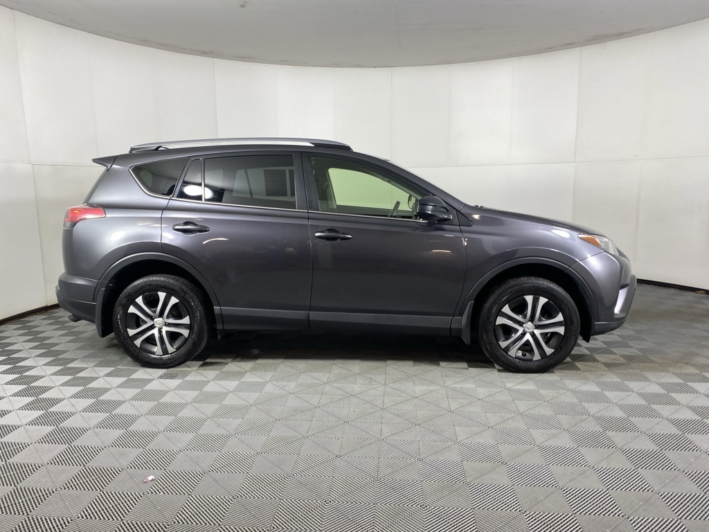 2018 Toyota RAV4 LE photo 10