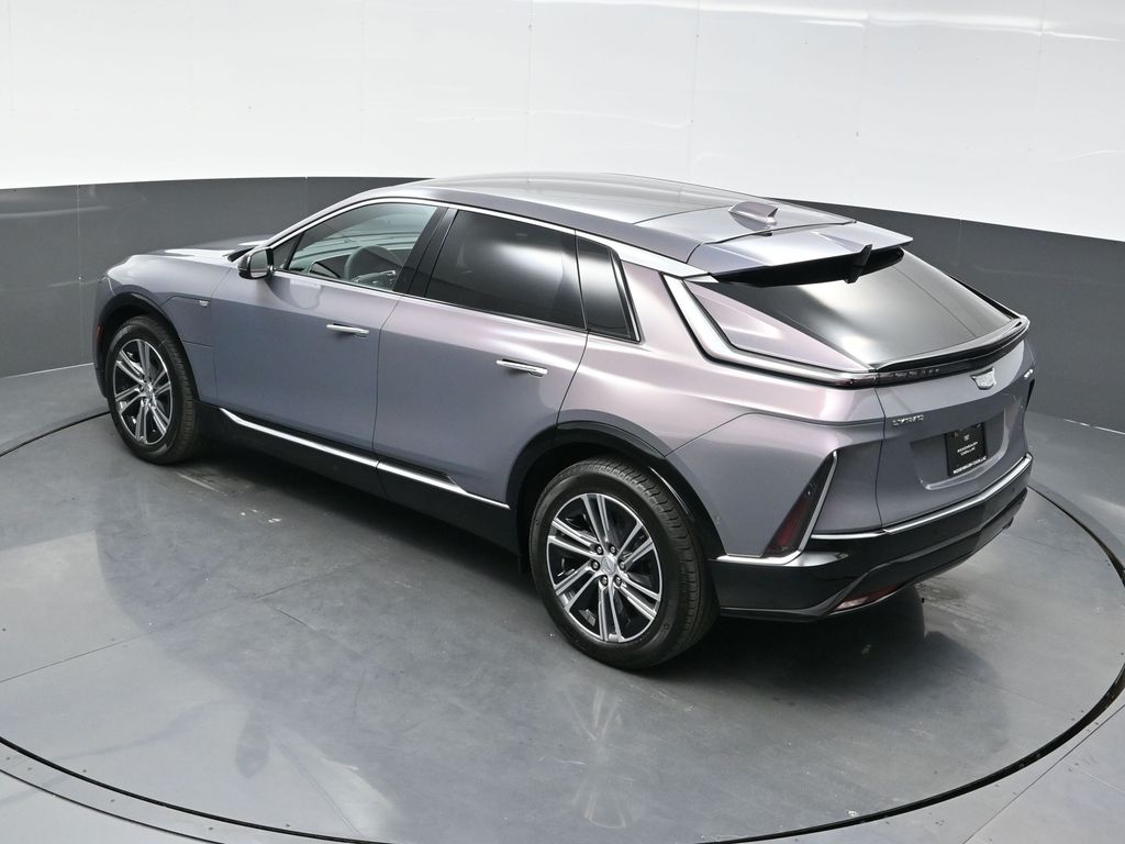2025 Cadillac Lyriq Luxury photo 32