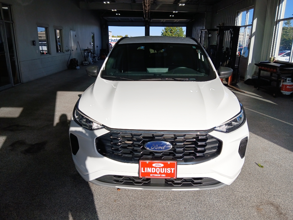 2023 Ford Escape ST-Line photo 3