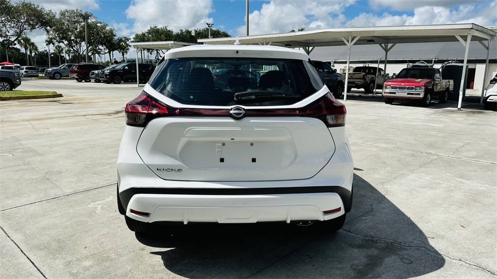 2025 Nissan Kicks Play S photo 5