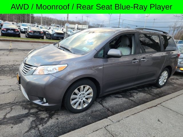 2016 Toyota Sienna XLE Premium's photo