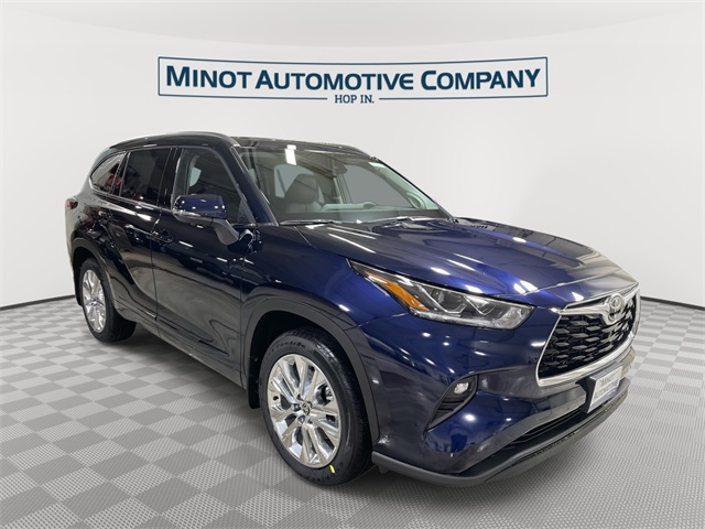 2026 Toyota Highlander Limited's photo