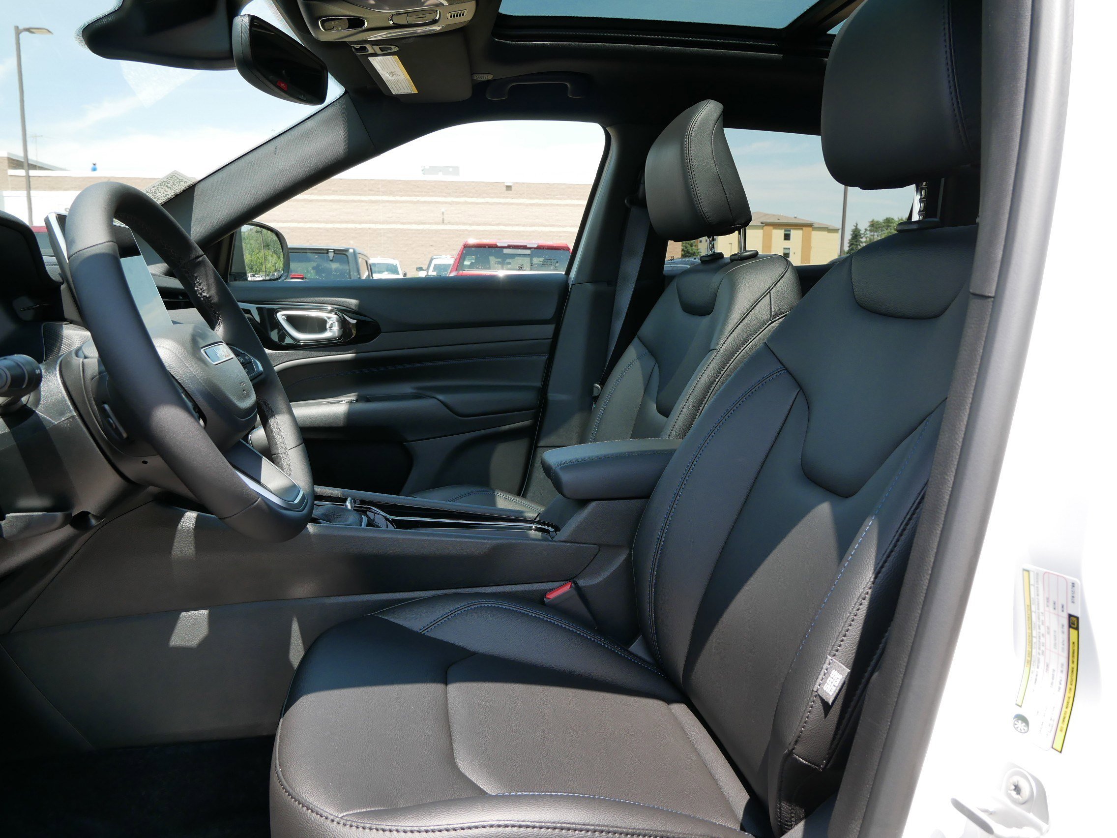 2025 Jeep Compass Limited photo 4