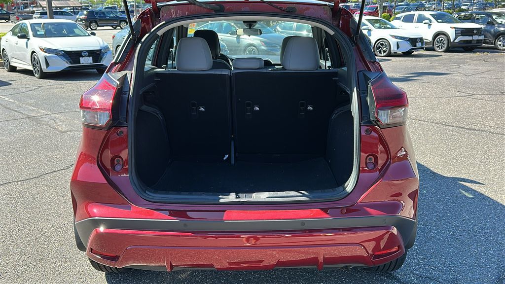 2022 Nissan Kicks SR photo 24