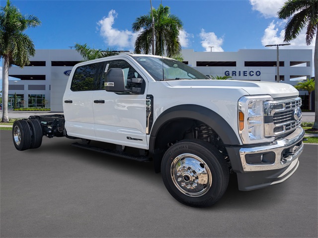 2025 Ford F-550 Super Duty Chassis Cab XLT's photo