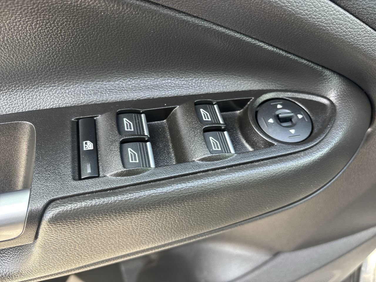 2017 Ford C-Max Hybrid SE photo 17