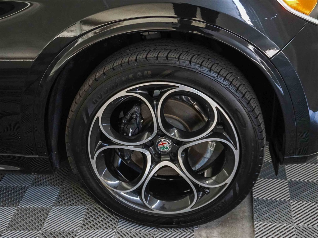 2020 Alfa Romeo Stelvio Ti photo 9