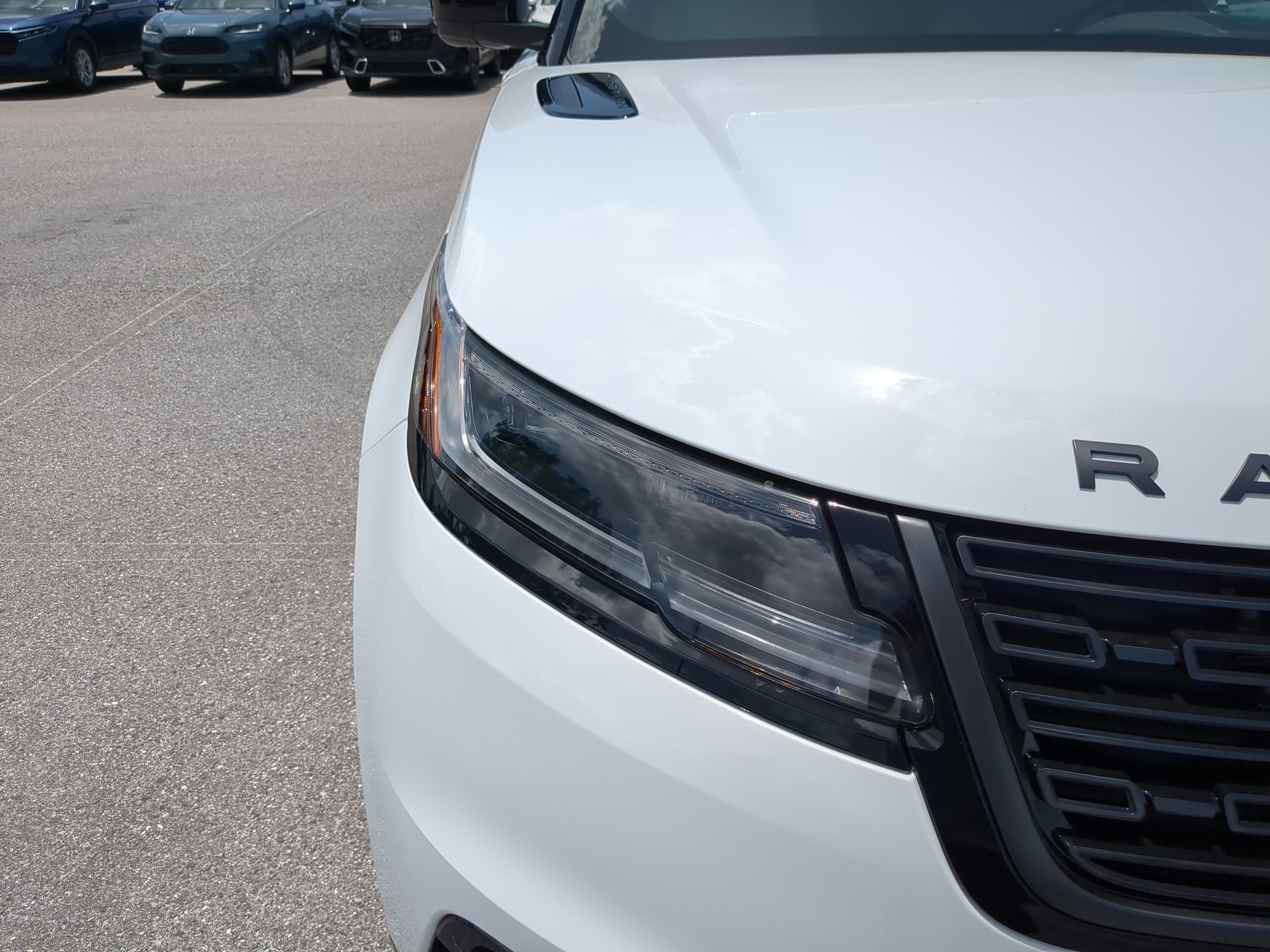 2026 Land Rover Range Rover Velar SE photo 9