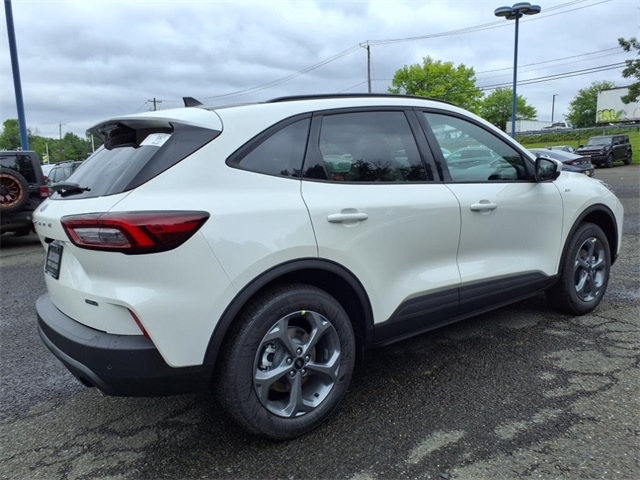 2025 Ford Escape Hybrid ST-Line Select photo 2