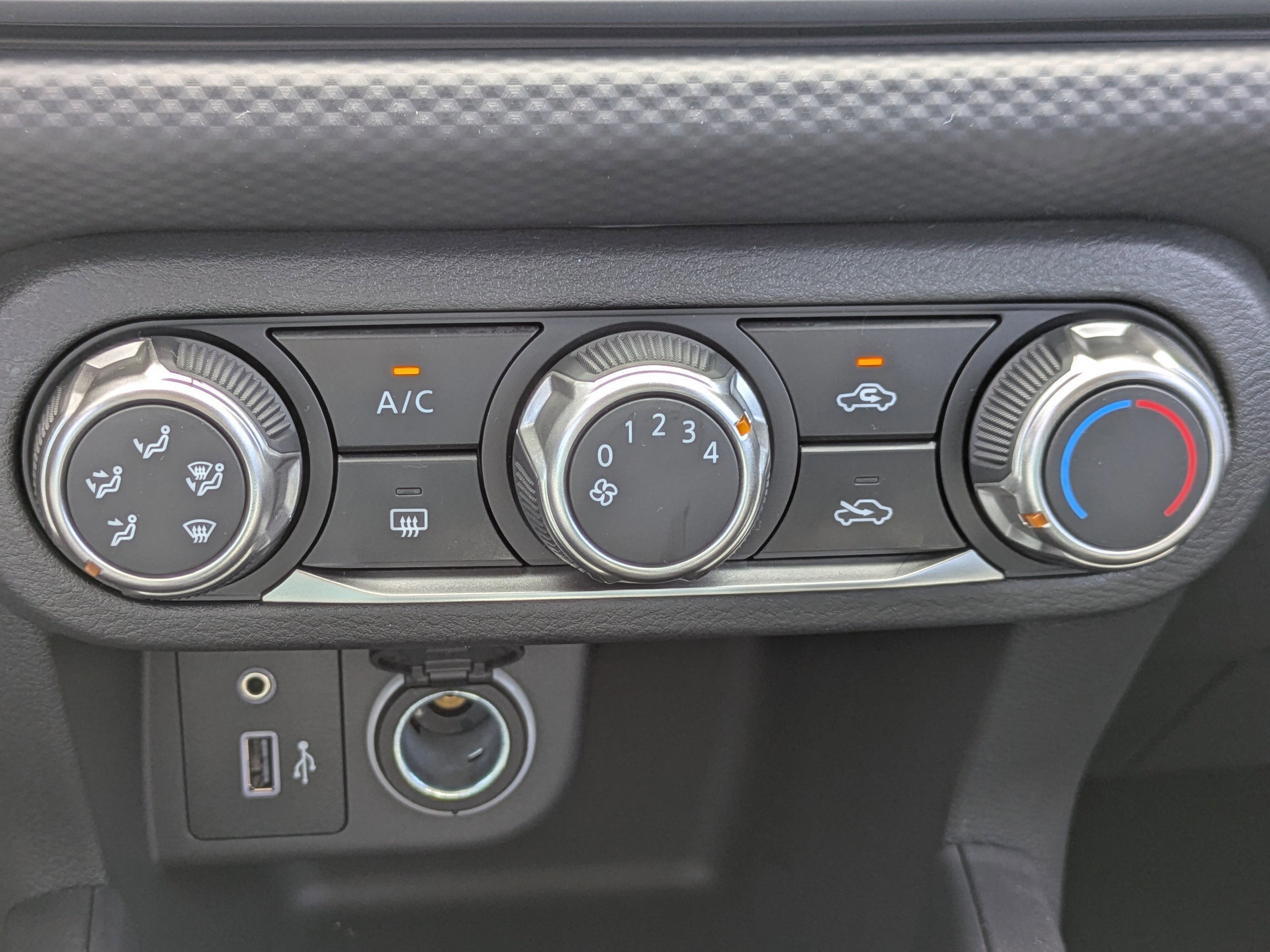 2025 Nissan Kicks Play S photo 14