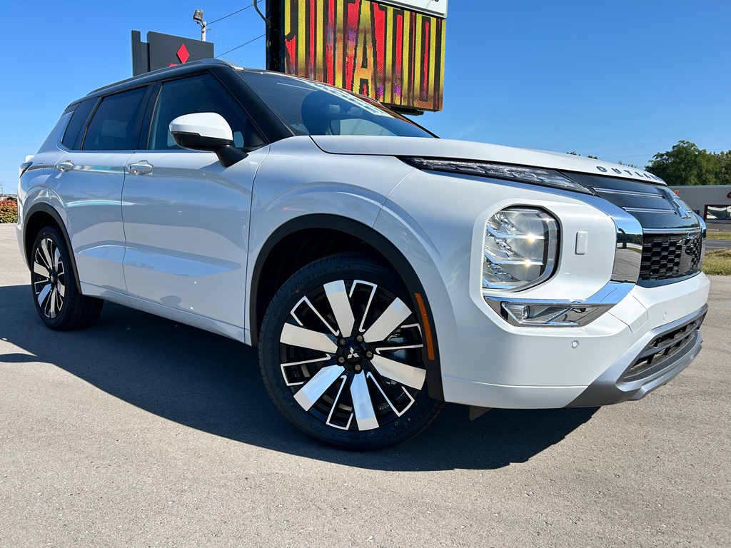 2025 Mitsubishi Outlander SEL's photo