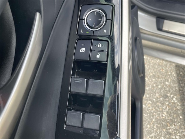 2018 Lexus IS 300 photo 16