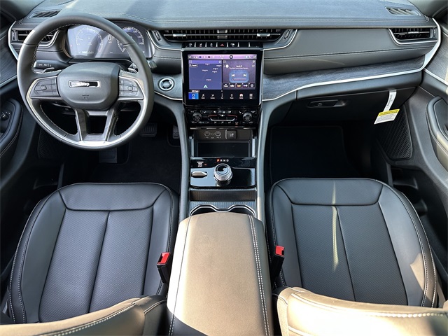 2025 Jeep Grand Cherokee Limited photo 17
