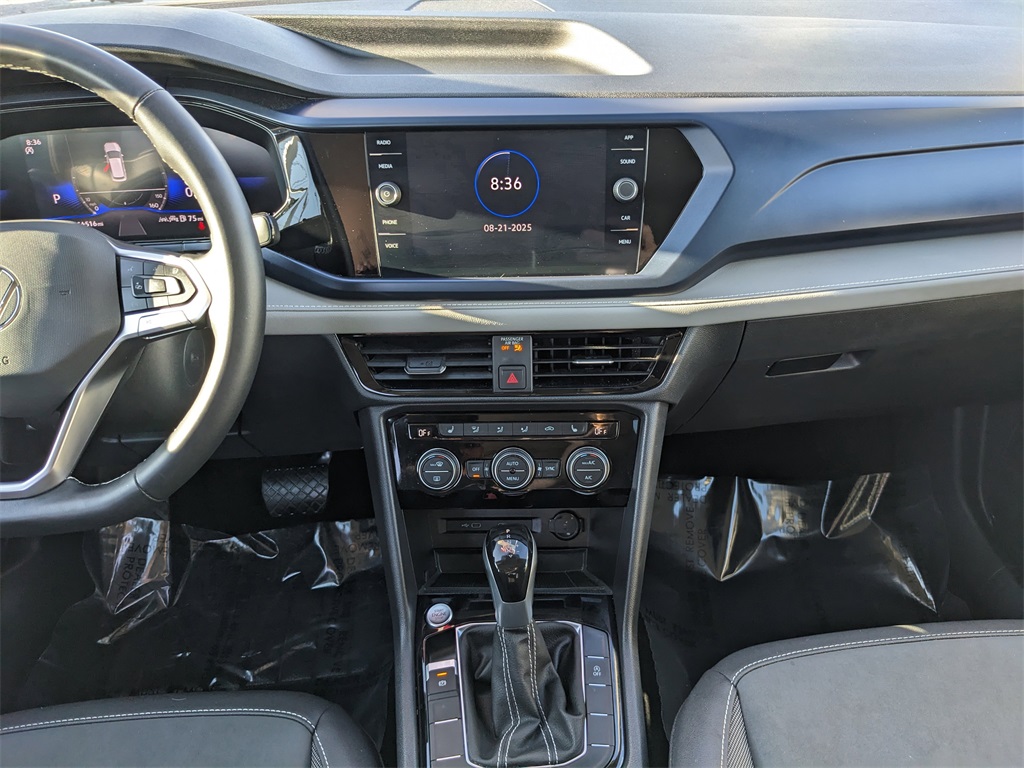 2024 Volkswagen Taos SE photo 16