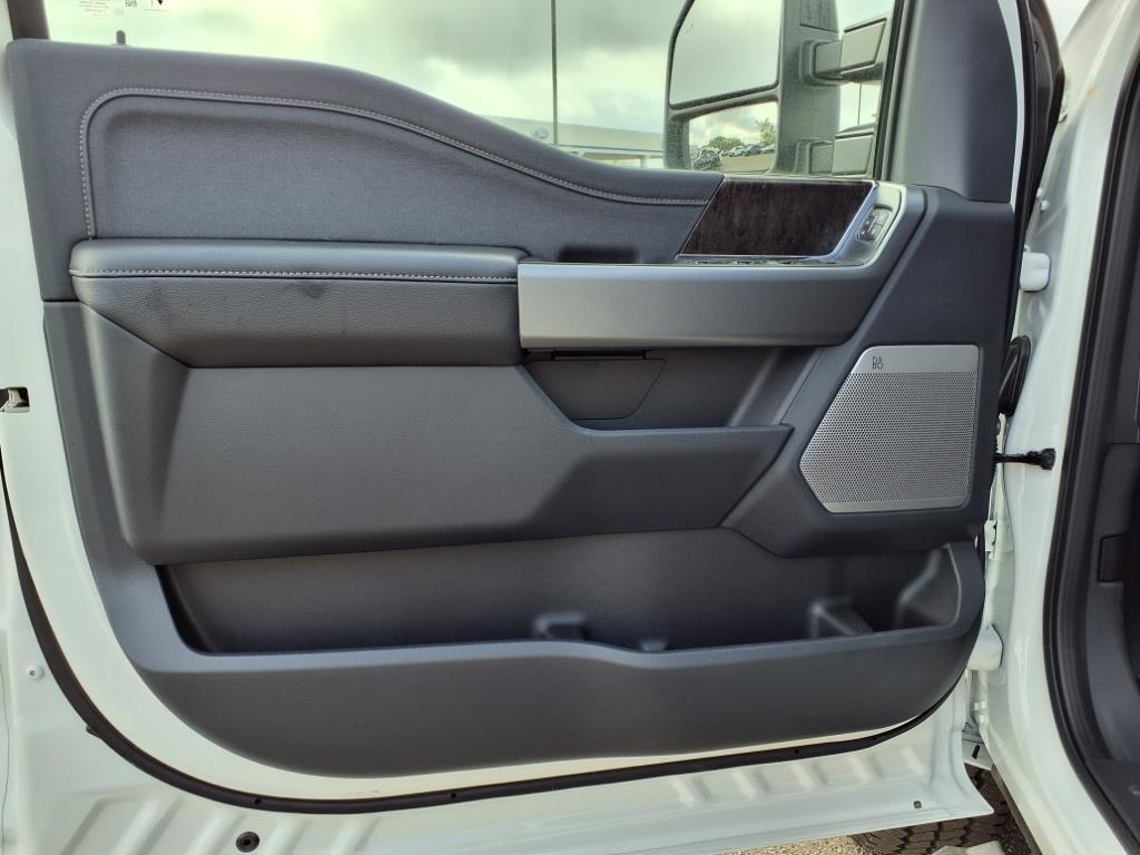 2025 Ford F-250 Lariat photo 4