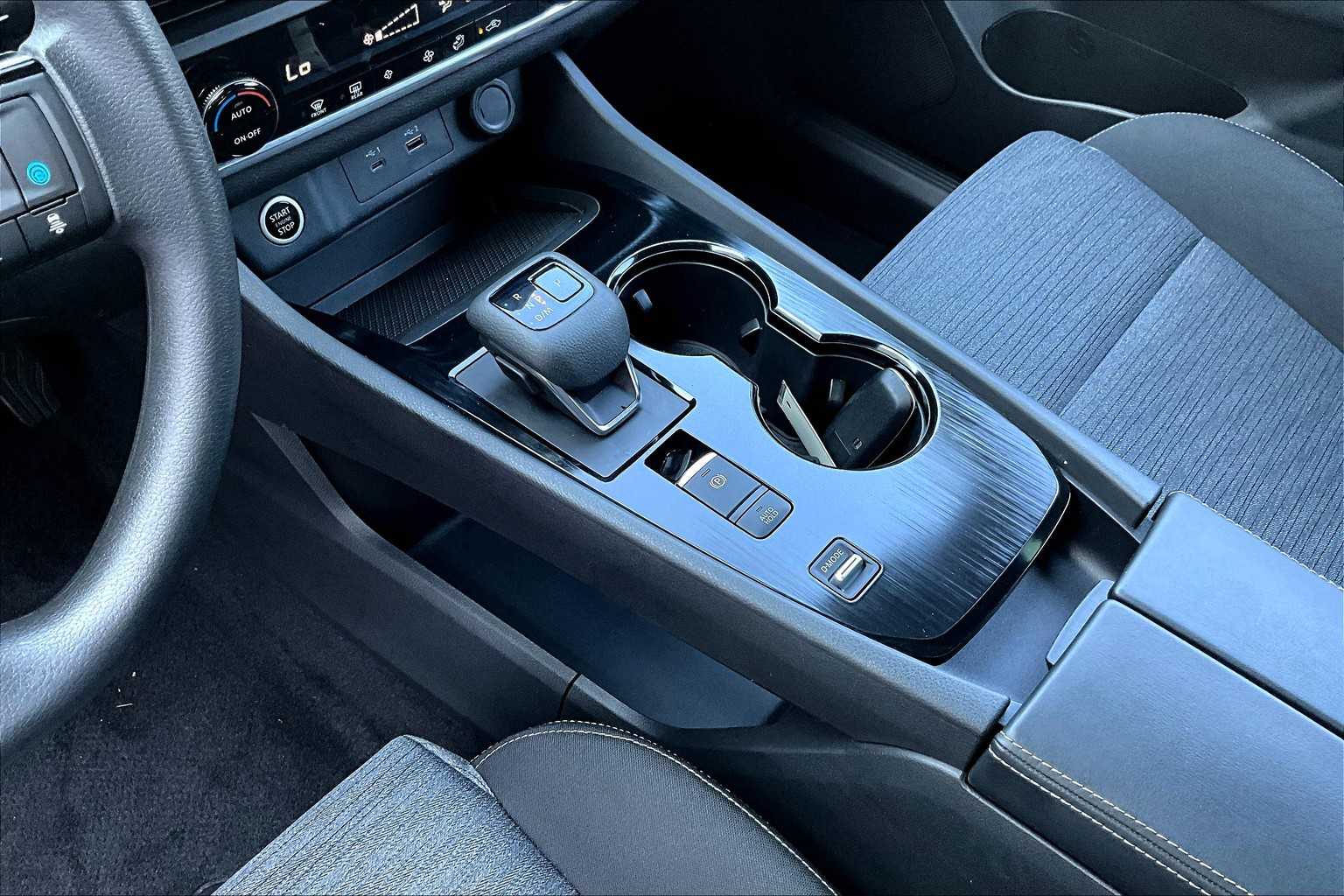 2023 Nissan Rogue SV photo 15