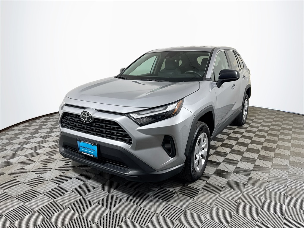 2024 Toyota RAV4 LE's photo