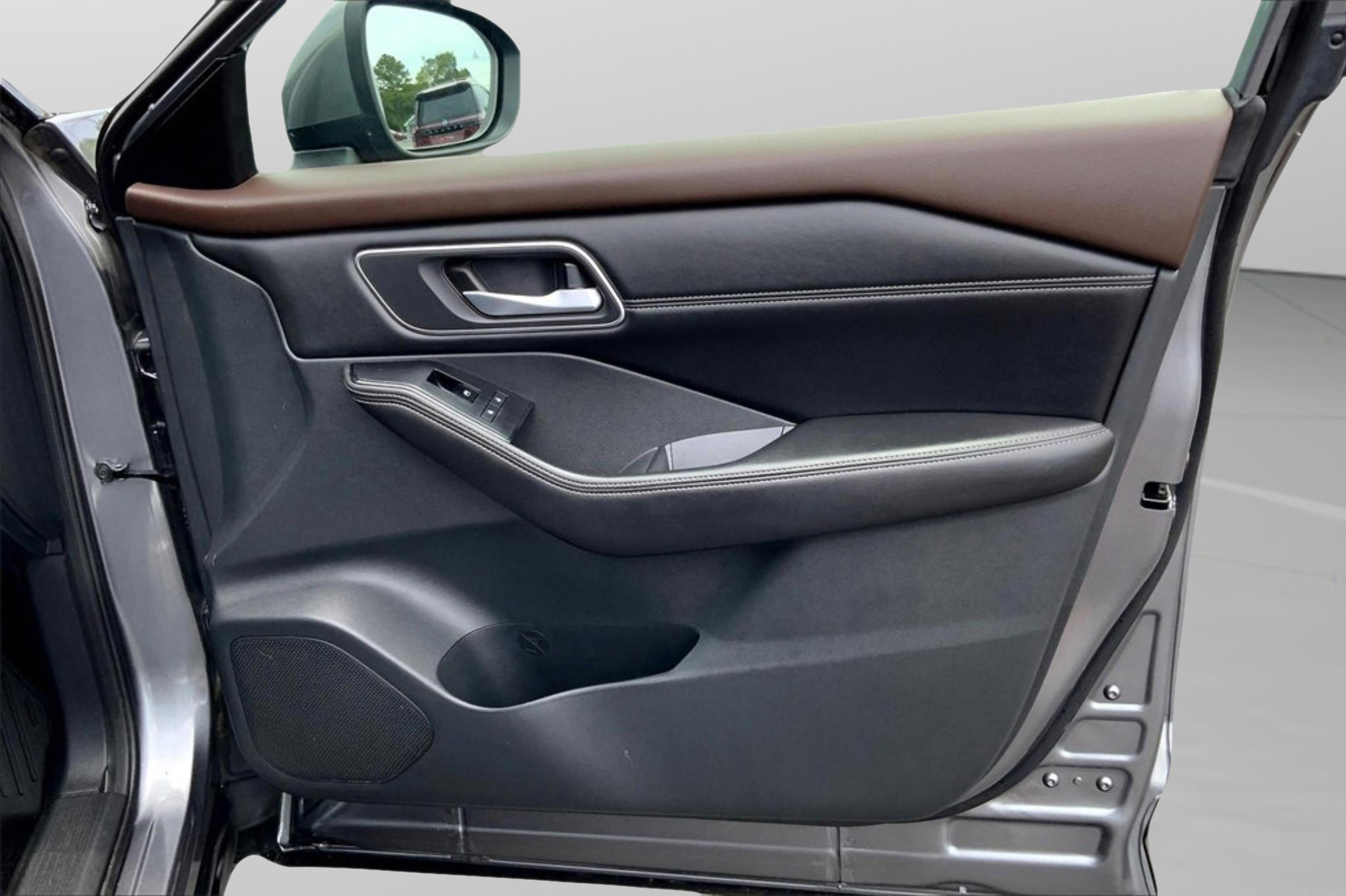 2021 Nissan Rogue SV photo 22