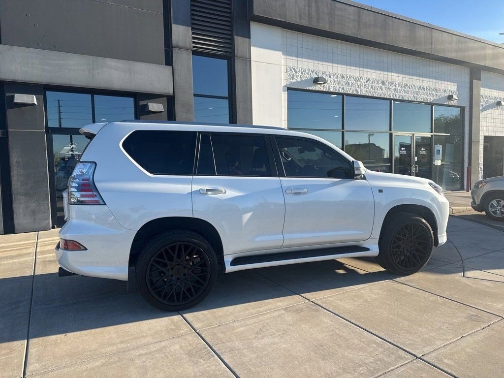 2022 Lexus GX 460 photo 2
