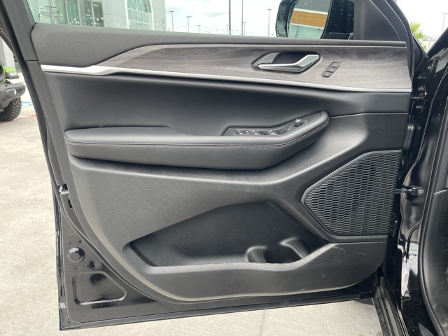 2025 Jeep Grand Cherokee Limited photo 16