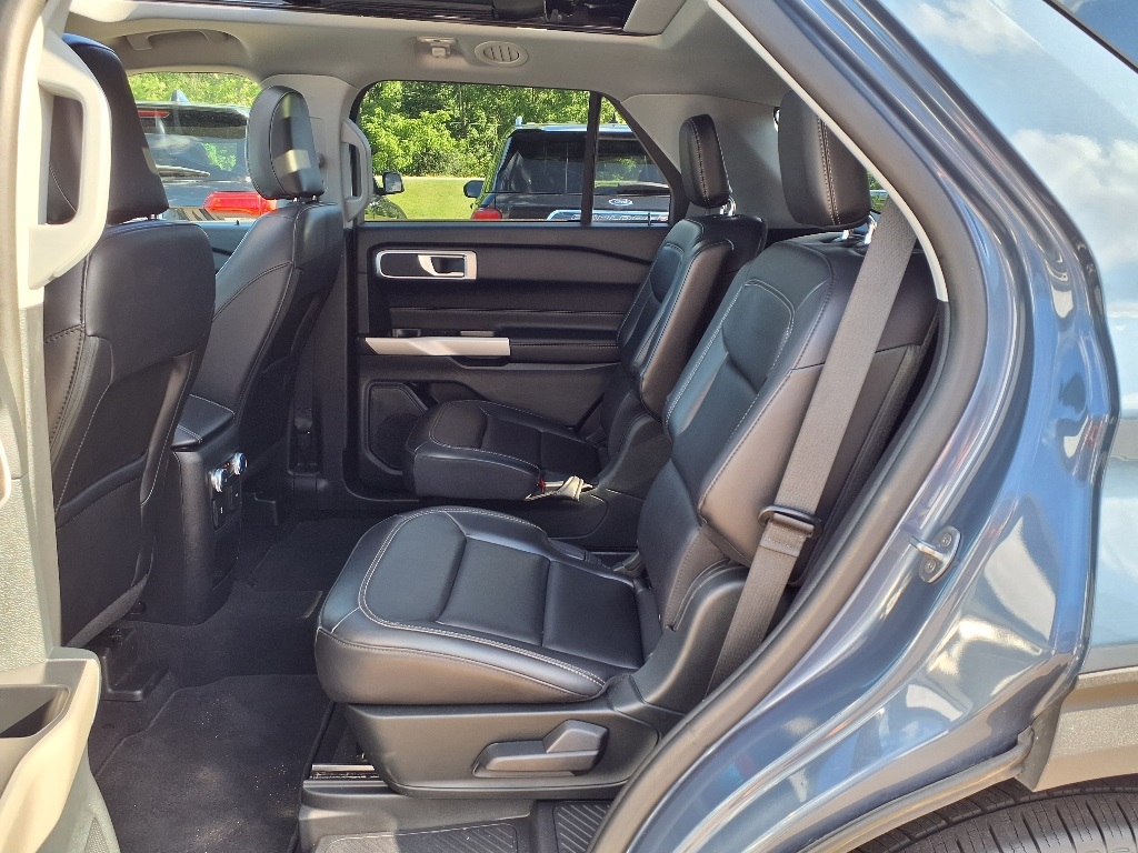 2021 Ford Explorer XLT photo 12