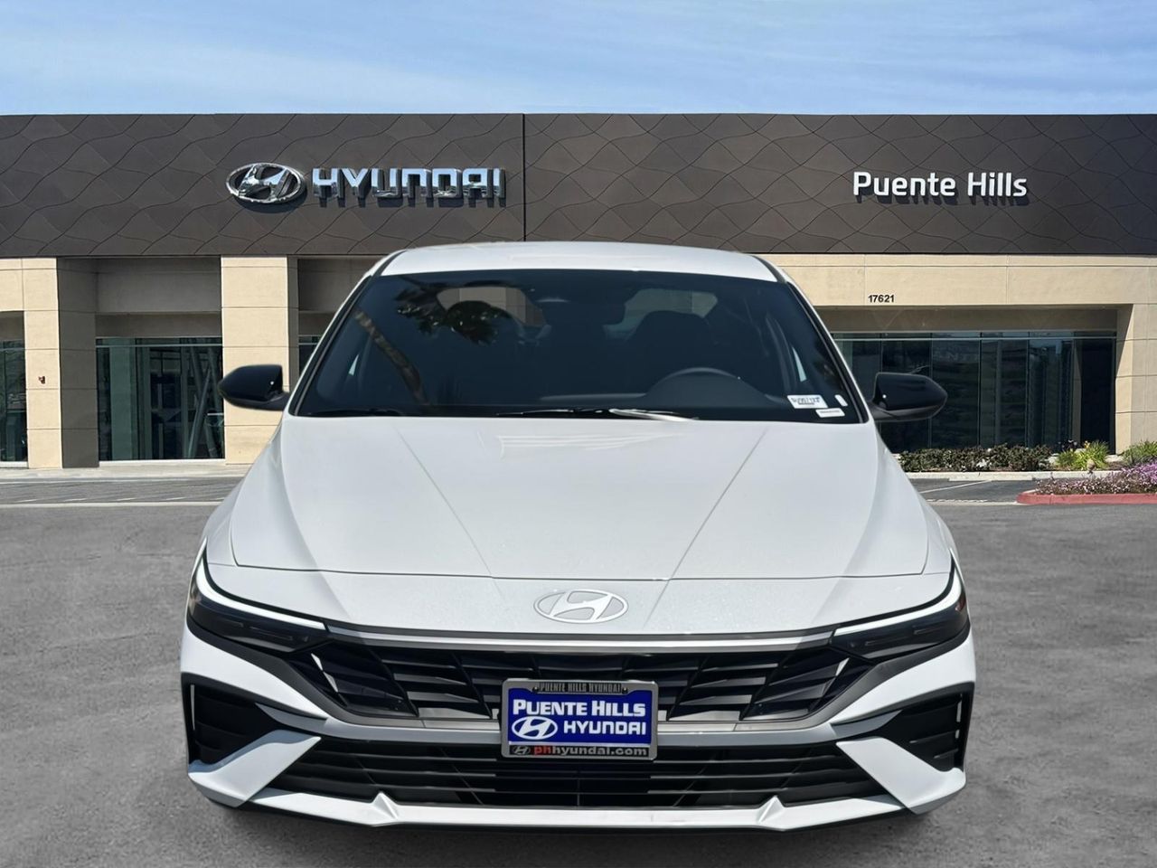 2025 Hyundai Elantra SEL Sport photo 2