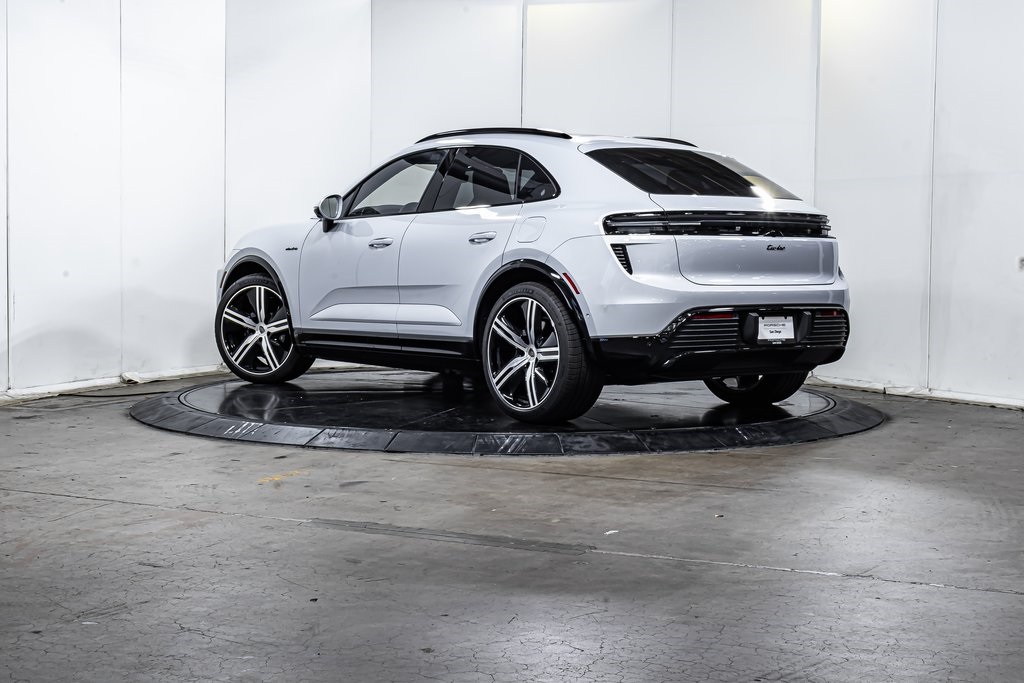 2025 Porsche Macan Turbo Electric photo 3