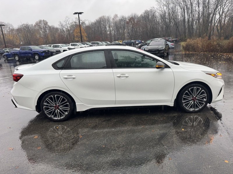 2022 Kia Forte GT photo 2