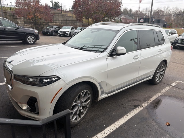 2019 BMW X7 40i's photo