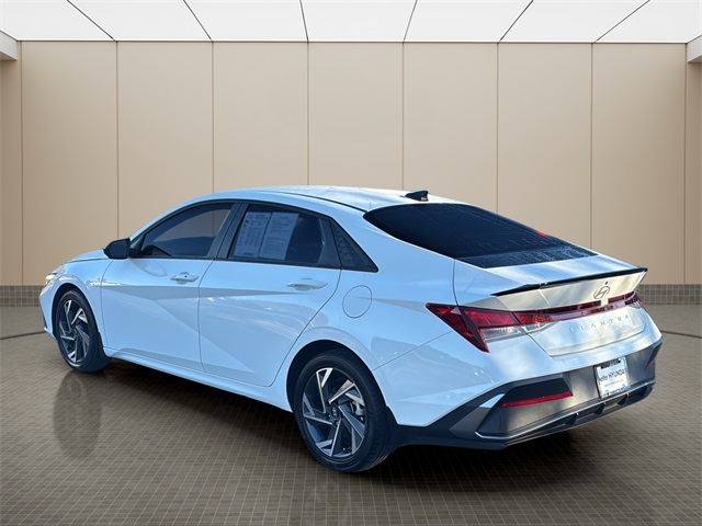 2025 Hyundai Elantra SEL Sport photo 3